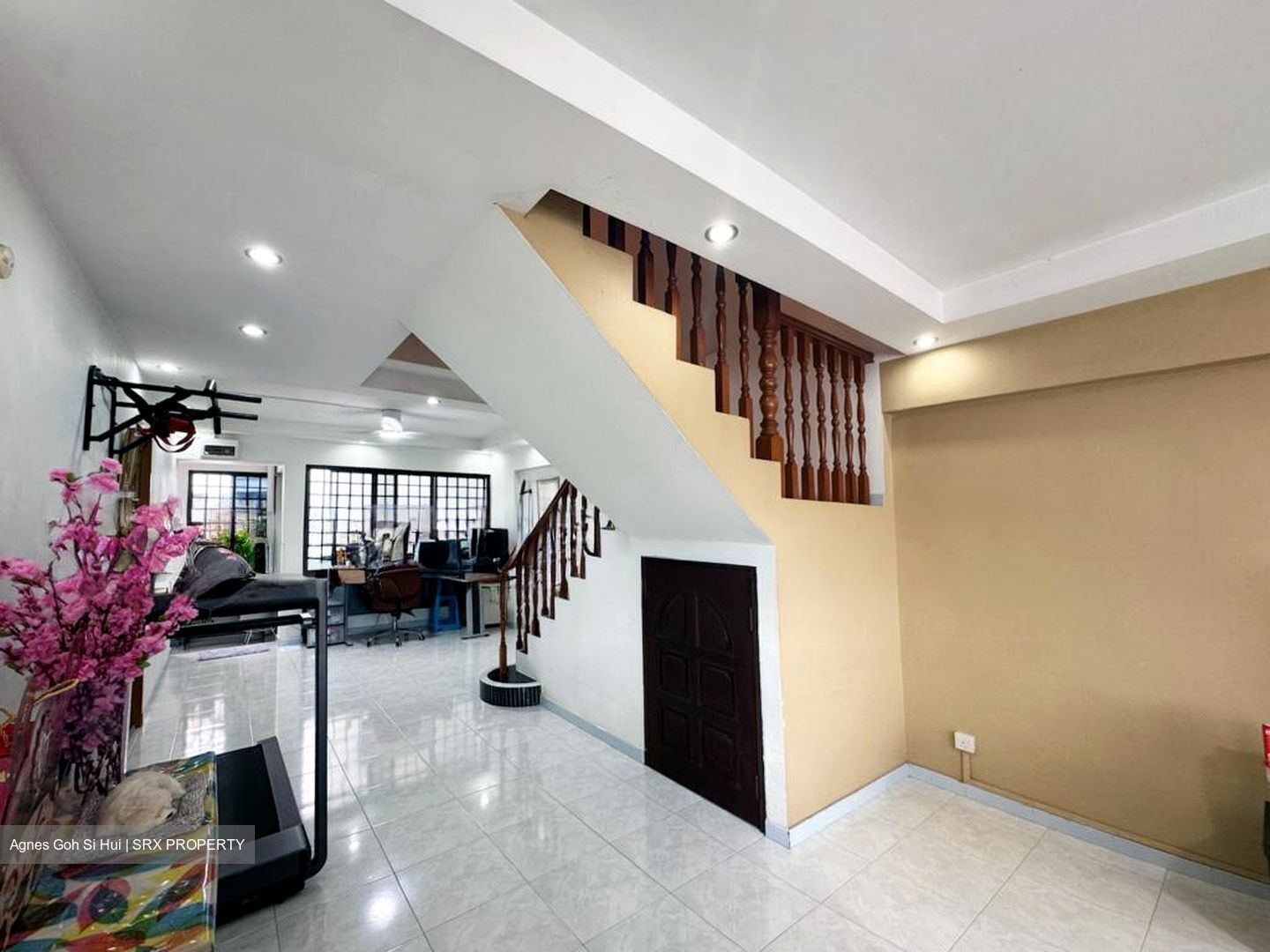 Blk 834 Hougang Central (Hougang), HDB Executive #568550441
